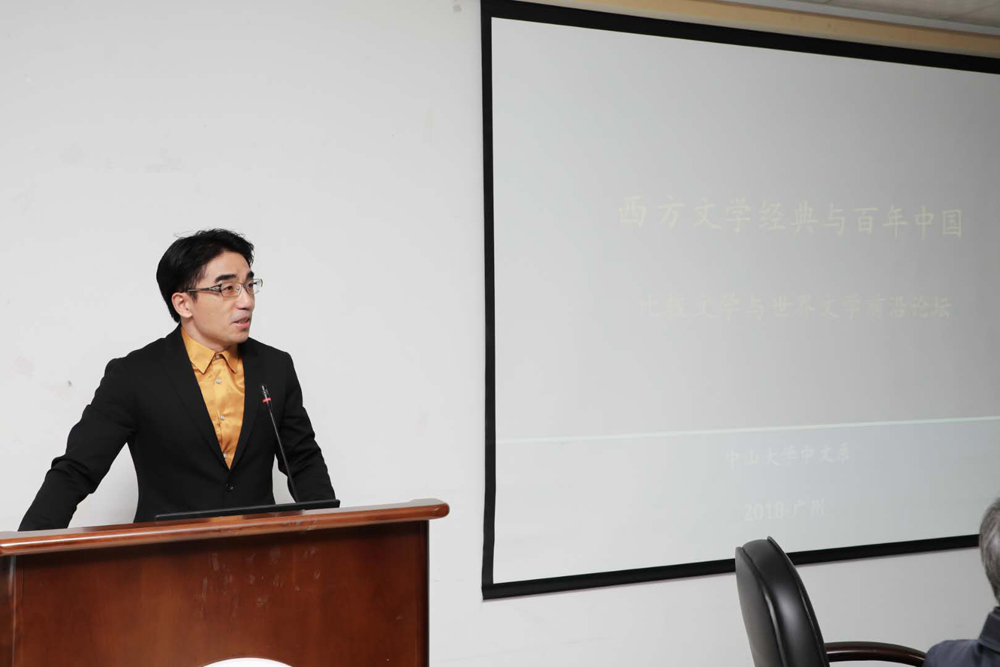 魏朝勇教授主持开幕式