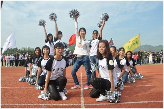人文赛场 青春飞扬 ——人文学院运动会顺利举行