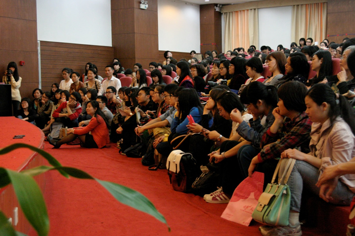 且优雅，且敏感——记严歌苓讲座