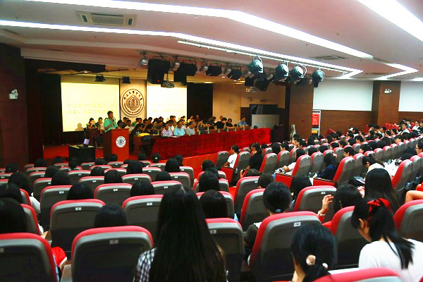 中文系举行2015年百篇、八篇师生见面会