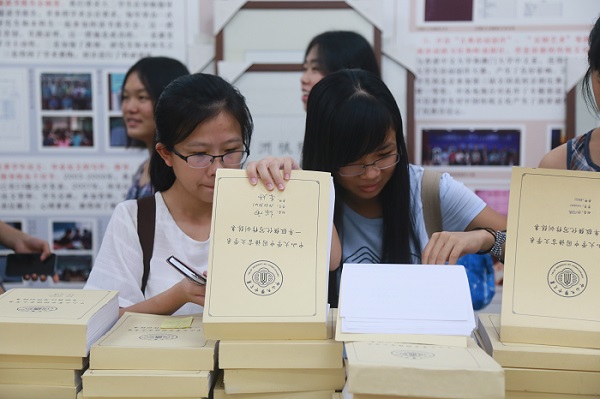 中文系举行2015年百篇、八篇师生见面会