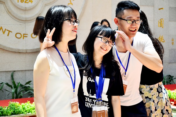 凤凰花开，期待再见 ——记永利yl23411中国语言文学系2016届毕业典礼