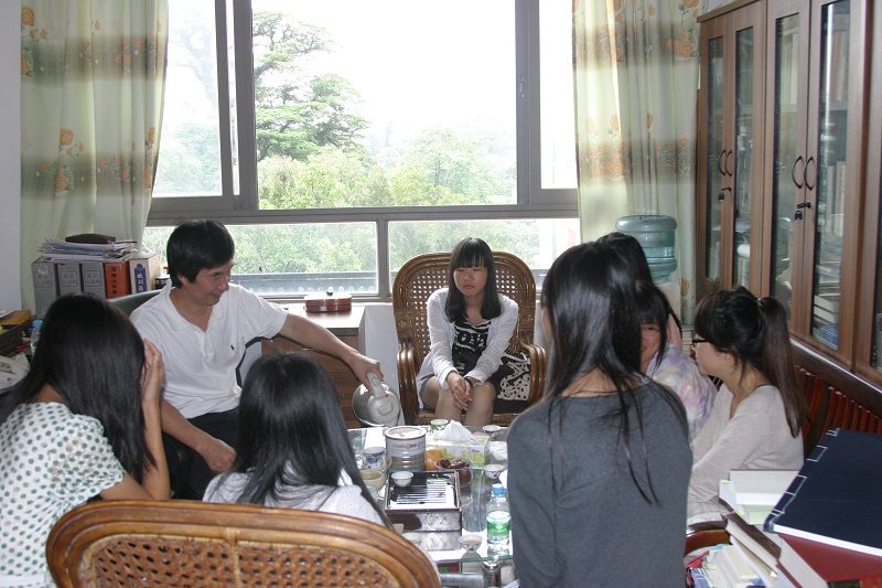 中文系举行2012、2013级本科生百篇、八篇师生见面会