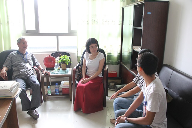 中文系举行2014年本科生百篇、八篇师生见面会