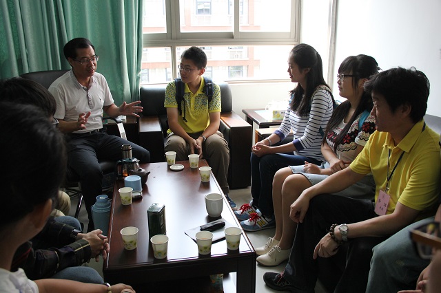 中文系举行2014年本科生百篇、八篇师生见面会