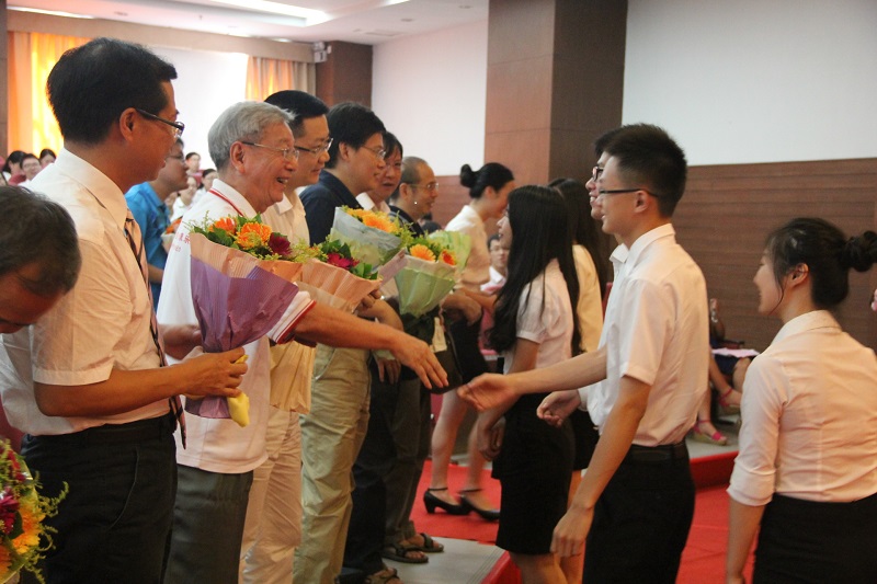 永利yl23411中文系2015届毕业典礼隆重举行