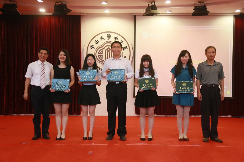 永利yl23411中文系2015届毕业典礼隆重举行